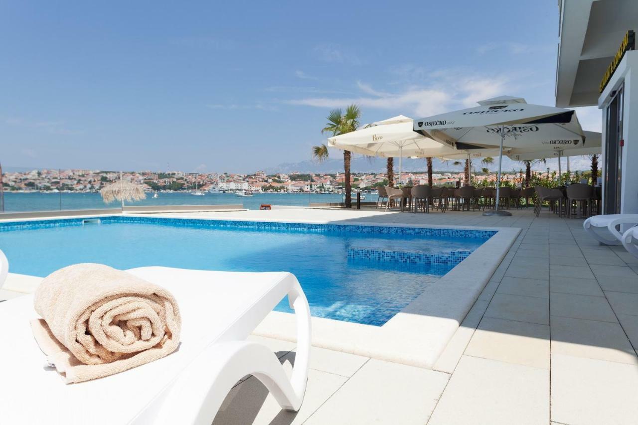 Kaneo Beach Hotel Новалья Экстерьер фото
